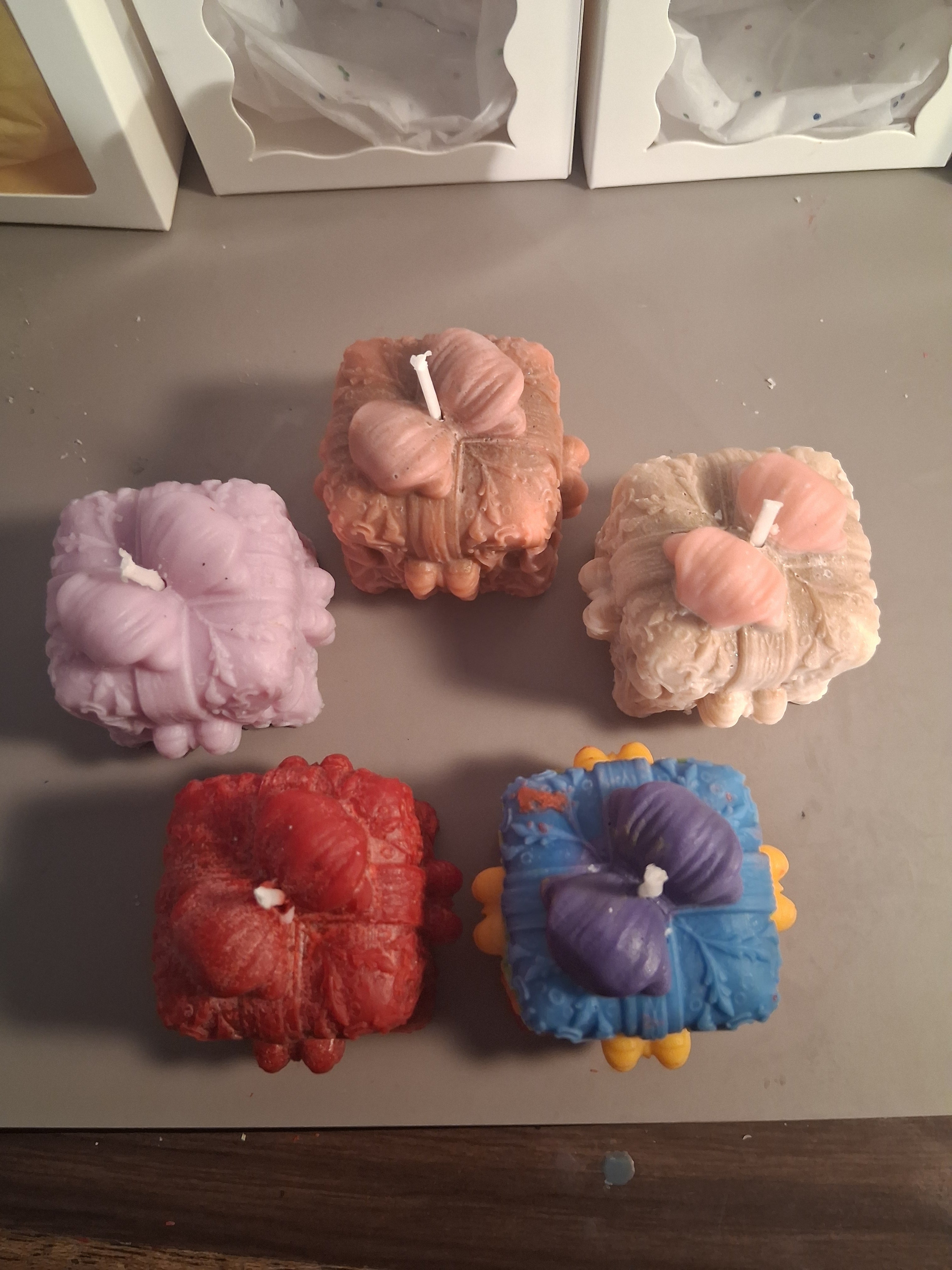 Festive Holly Gift 🎁