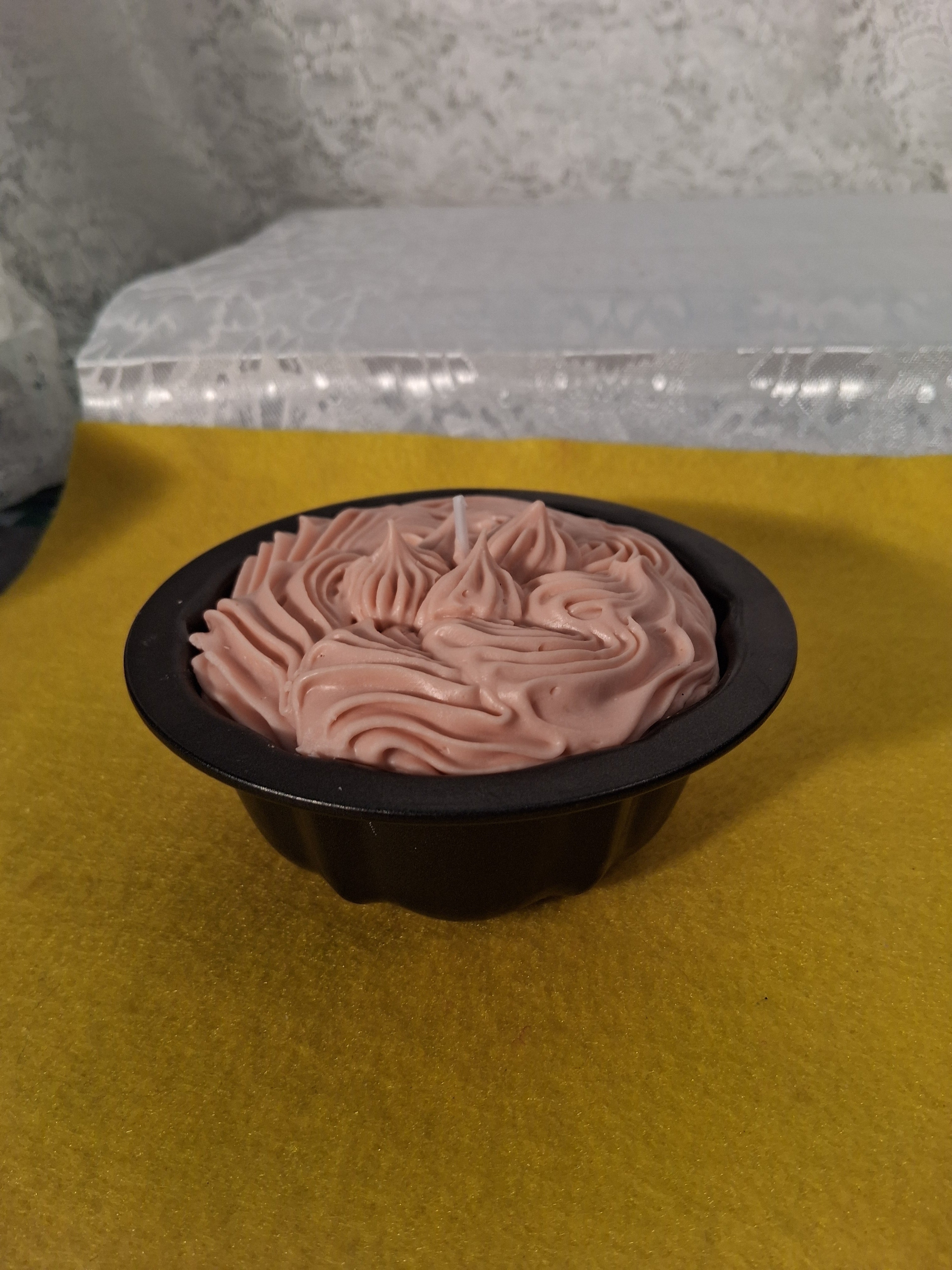 Cozy Strawberry Pie Tin